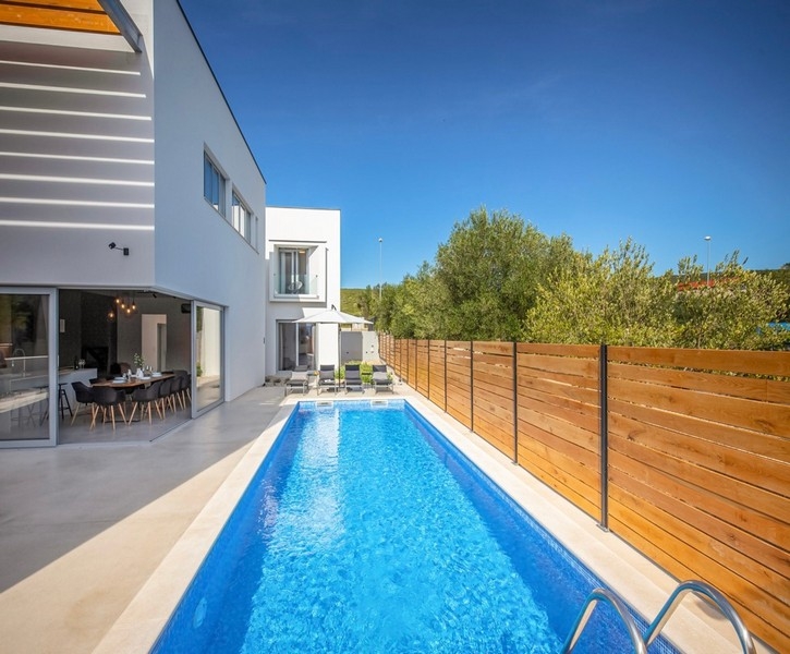 Fastigheter med pool Kroatien Panorama Scouting