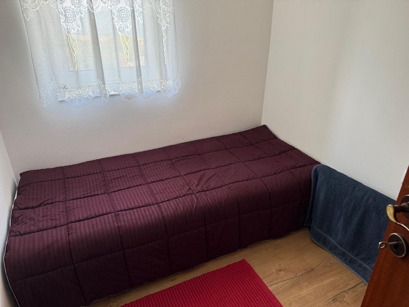 Litet sovrum med enkelsäng