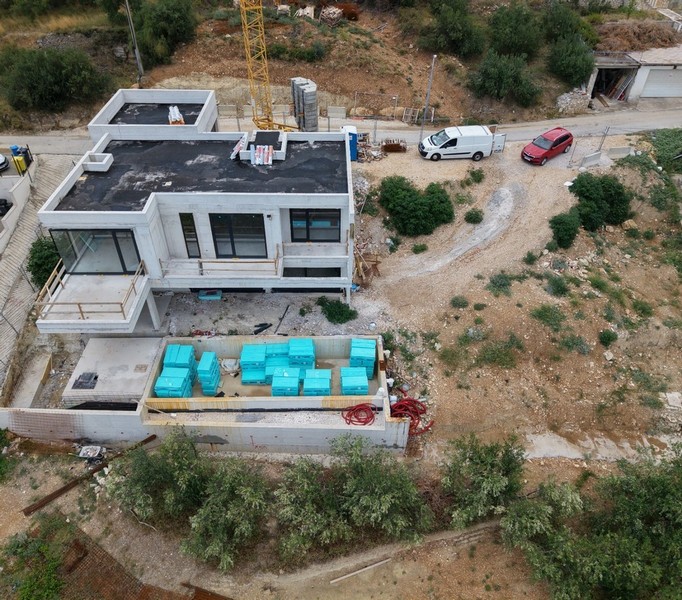 Nybyggd villa från fågelperspektiv - till salu i Kroatien