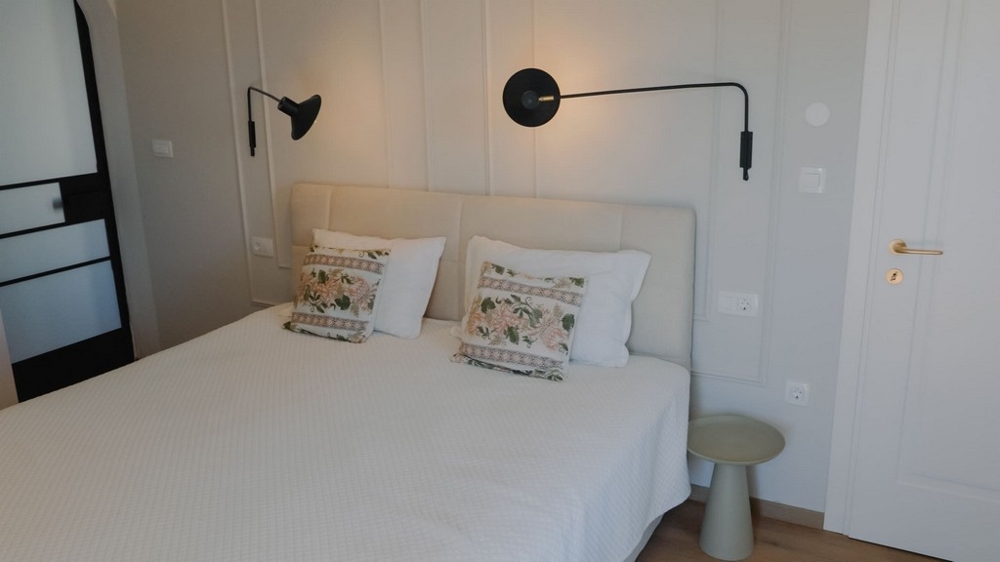 Sovrum av fastighet H3720 i Kroatien.