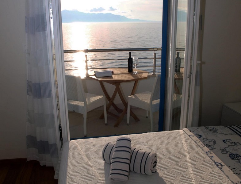 Sovrum med vacker havsutsikt.