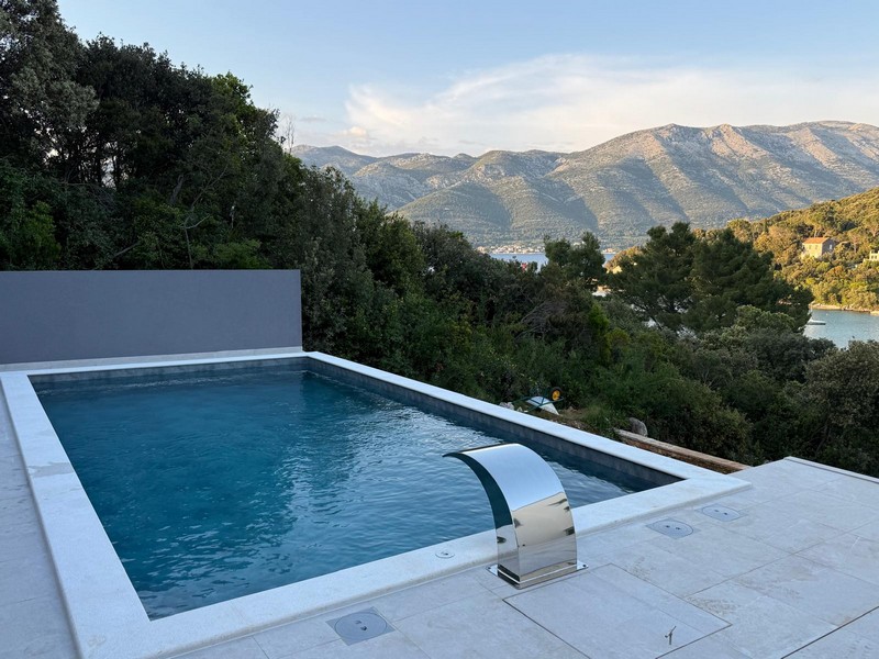 Infinitypool i Villa H3727 på Korcula, Dalmatien.