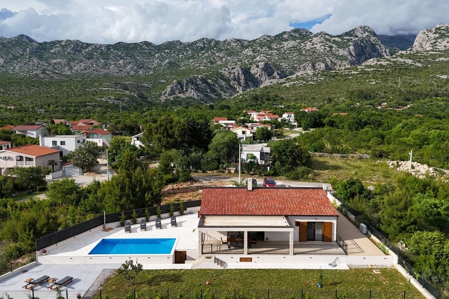 Köp ett hus Starigrad Paklenica, Kroatien.