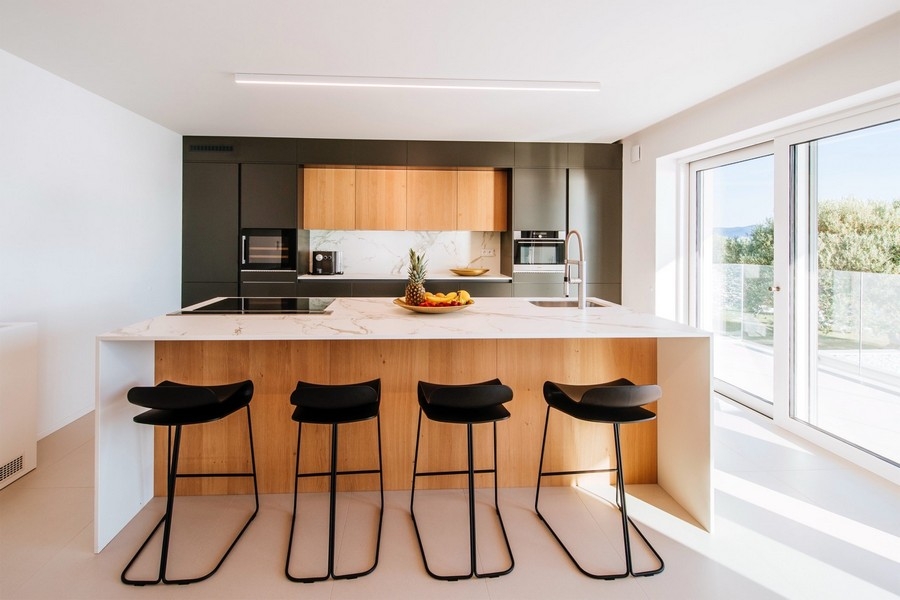 Modernt kök med kokö.