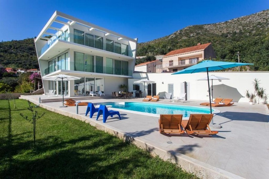 Modern villa med pool och havsutsikt till salu i Dubrovnik.