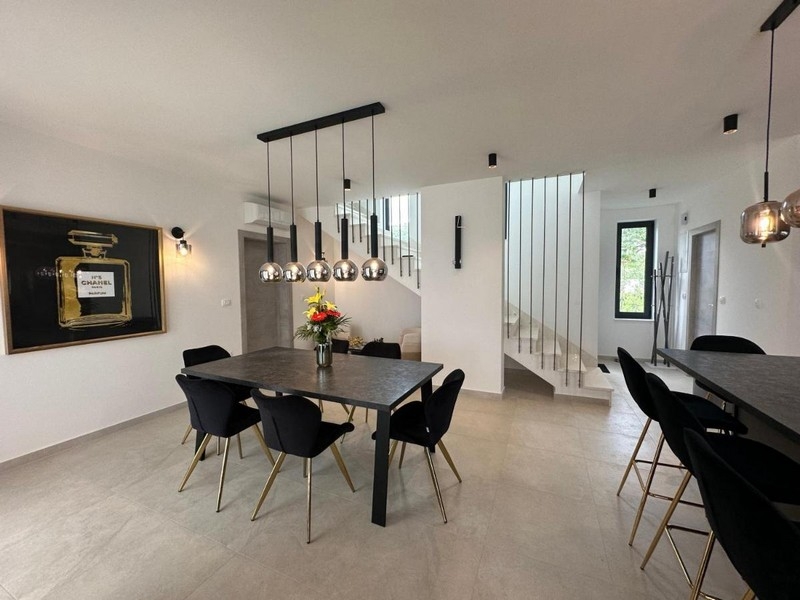 Matplats på fastigheten H3745 i Kroatien - Panorama Scouting.