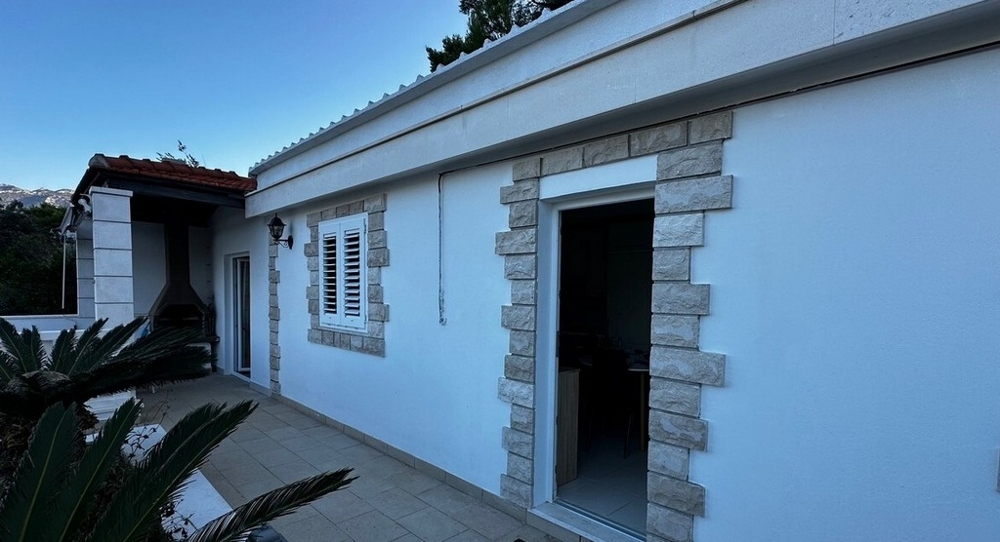 Köp en bungalow på ön Korcula i Kroatien - Panorama Scouting H3751.