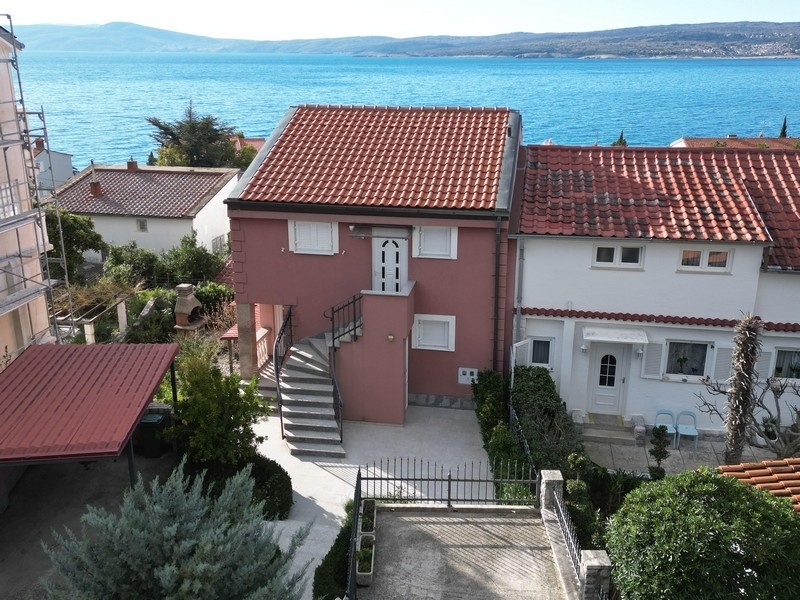 Parhus med havsutsikt till salu i Crikvenica.