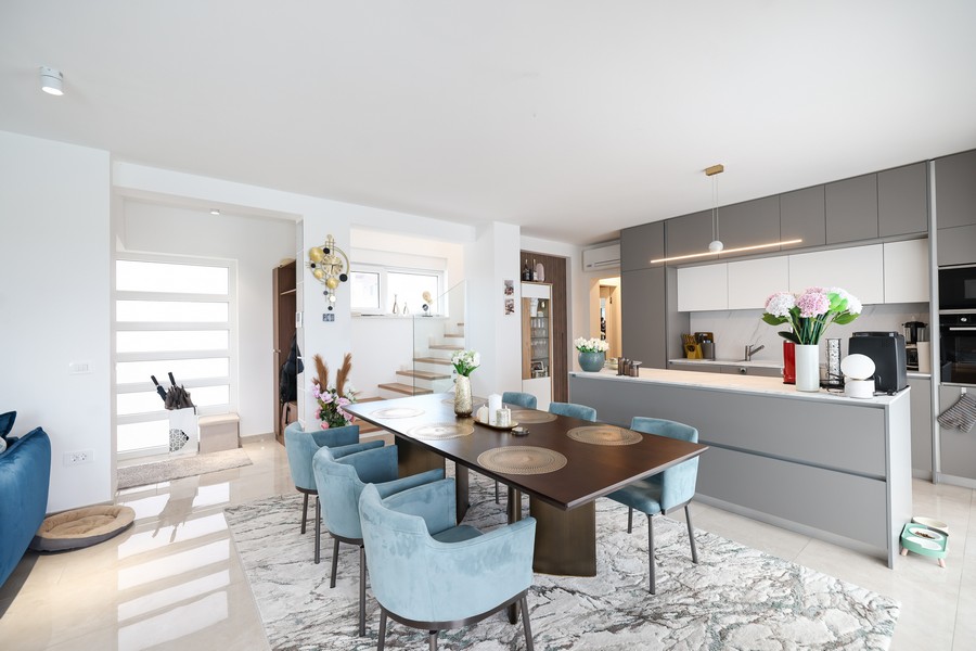 Matplats med modernt kök