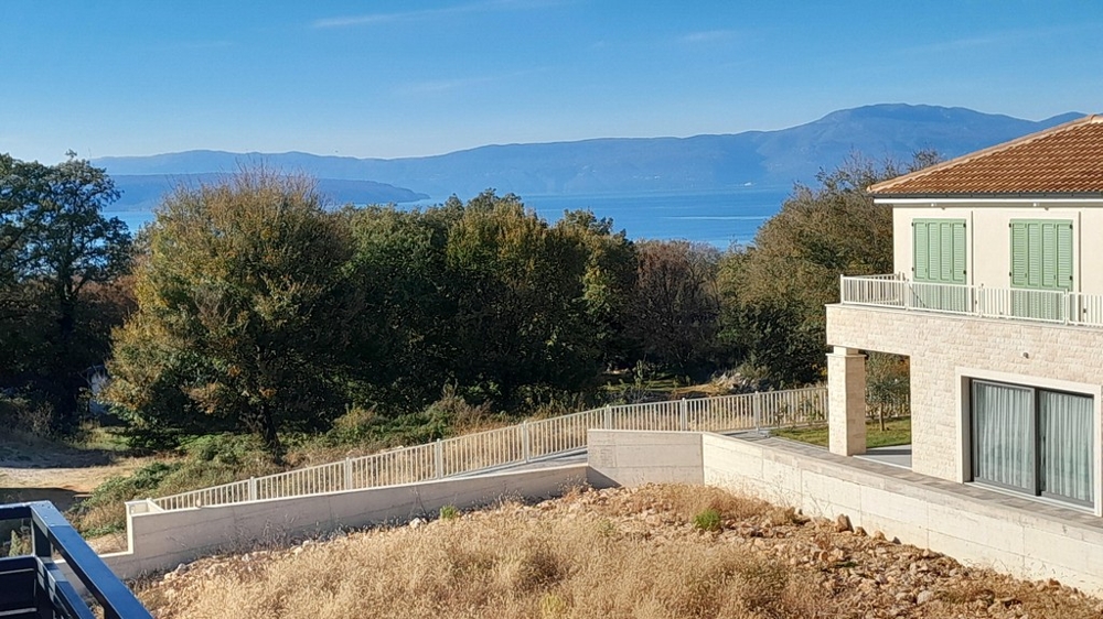 Havsutsikt från terrassen på hus H3772 i Malinska, ön Krk