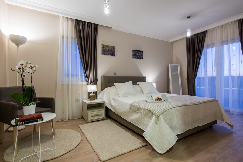 Fritidsrum med biljardbord på bottenvåningen i huset - köp ett enfamiljshus i Kroatien.