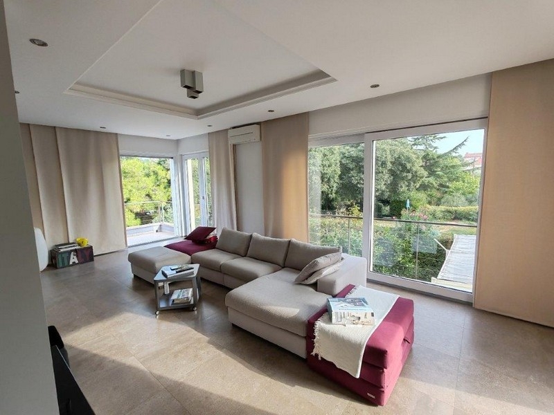 Ealli latnja mas lea stuora uvssa ovddabealde