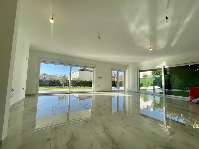 Öppen boyta med tillgång till trädgården