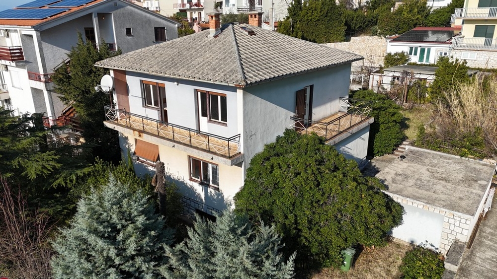 Hus för renovering i Kroatien till salu.