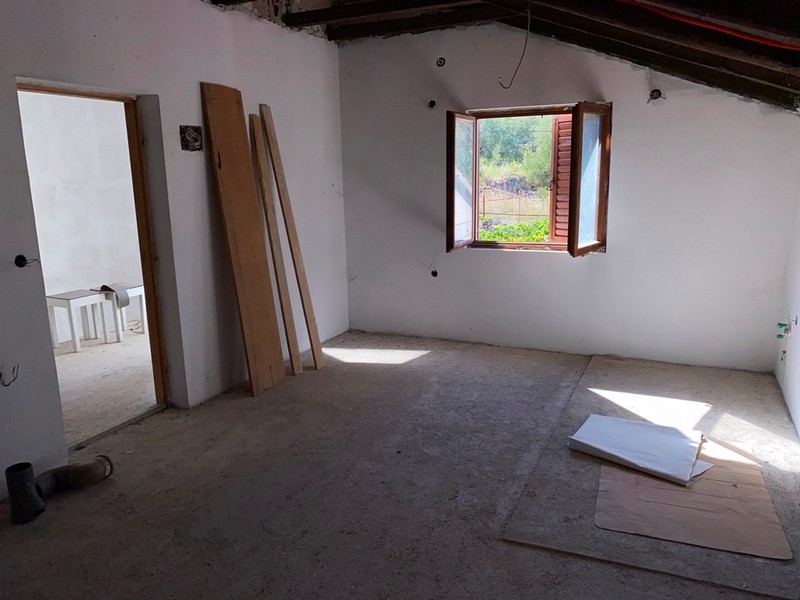 Invändigt skal av övervåning med takbjälkar