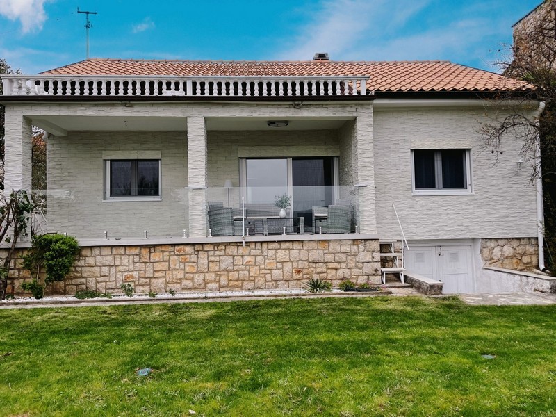 Köp ett medelhavshus i Kroatien - Panorama Scouting H3795.