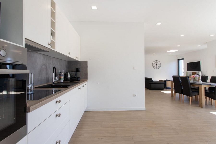 Havsutsikt över villa H1720, som är till salu i Kastela, Kroatien.