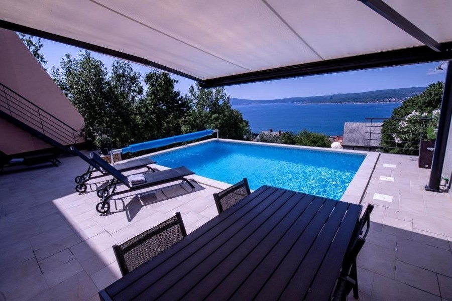 Hus med fyra bostäder och pool till salu i Kroatien - Panorama Scouting.