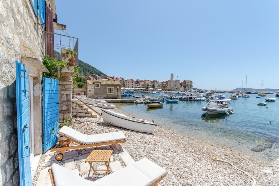 Köp ett stenhus i Kroatien vid havet.