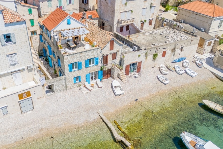 Hus i Dalmatien till salu - traditionellt stenhus.