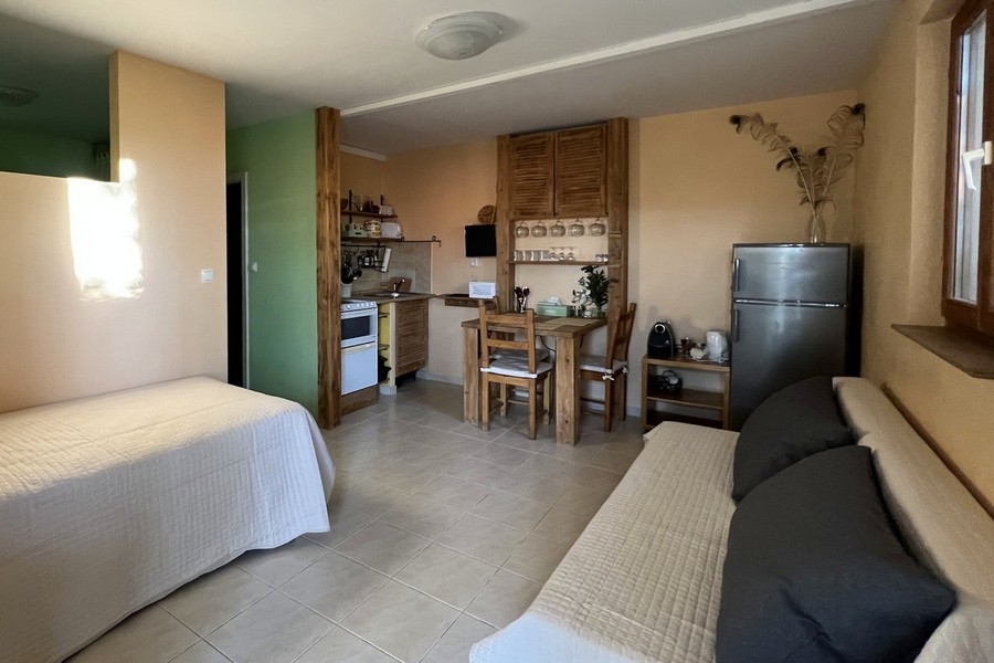 Studio med pentry och sovplats