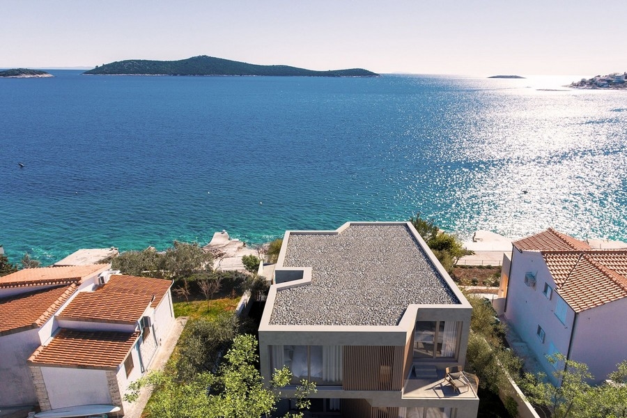 Modern nybyggd villa i första raden till havet i Rogoznica