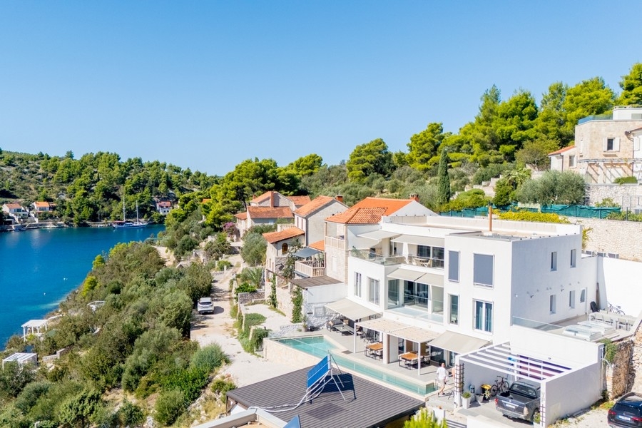 Villa med pool och havsutsikt i Bobovišća på Brač