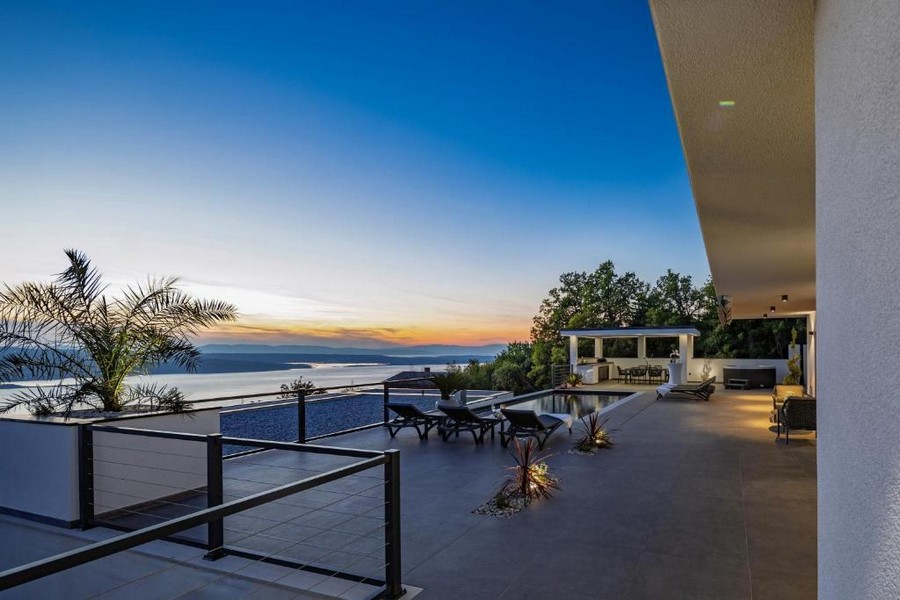 Villa med pool och havsutsikt i Crikvenica Dalmatien