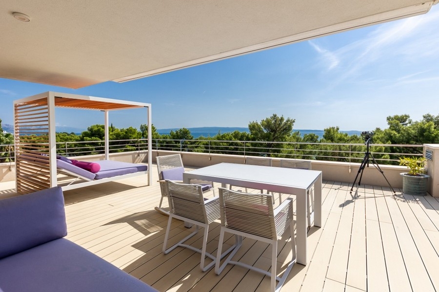 Havsutsikt villa till salu precis vid havet i Split, Kroatien.