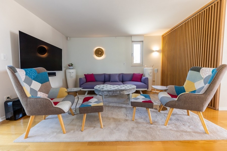 Mysig lounge med designfåtöljer