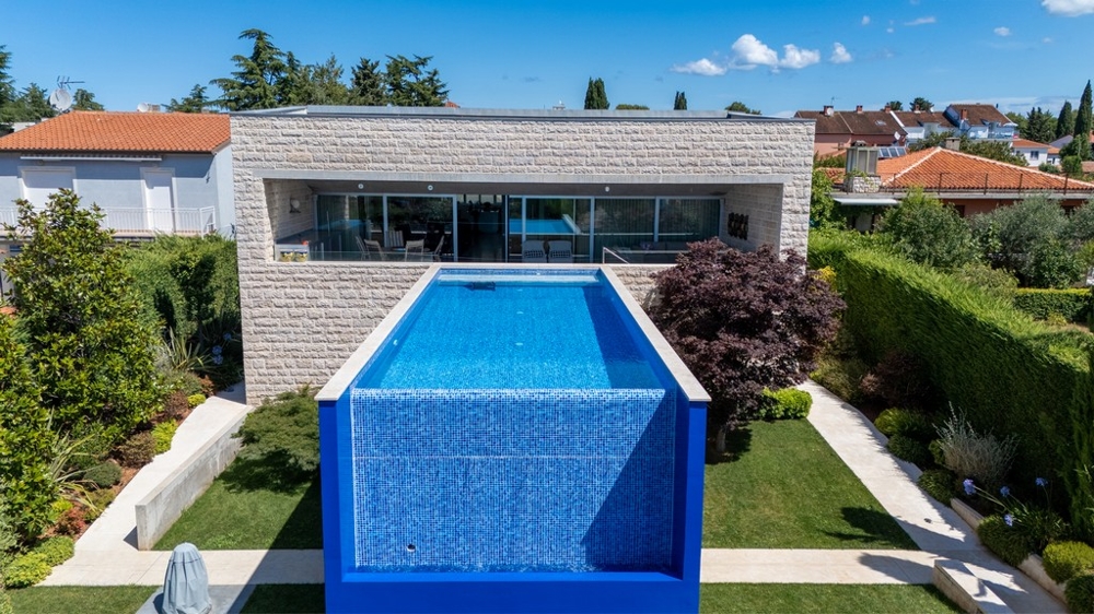 Modern villa nära havet till salu i Umag, Istrien.