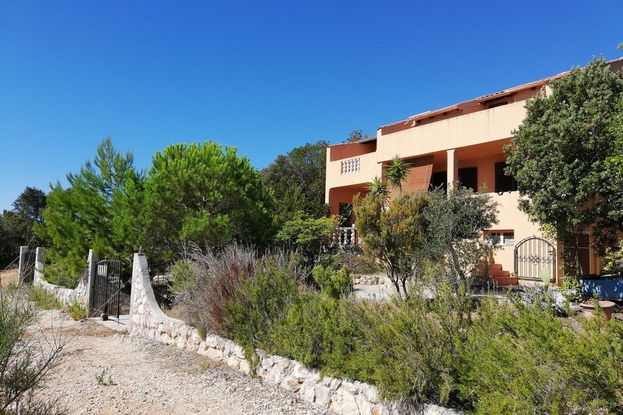 Hus i 1:a raden till havet till salu i Kroatien - H3858.