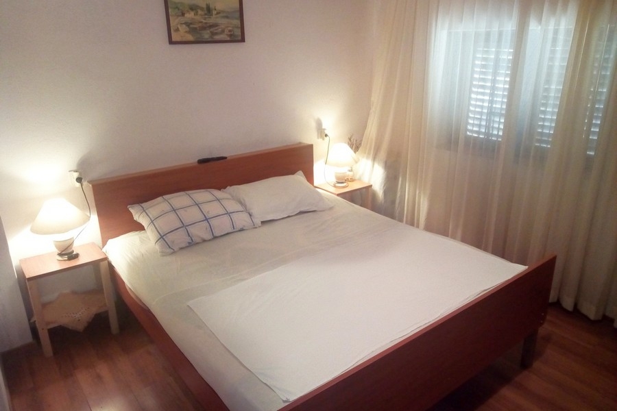 Ö egendom sovrum med dubbelsäng