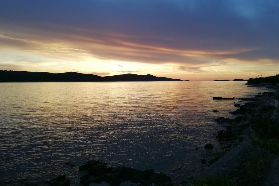 Solnedgång över havet i Zadars skärgård