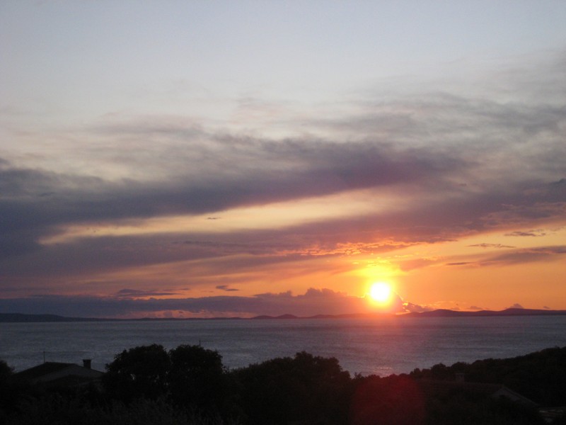 Solnedgång över Adriatiska havet på Pag