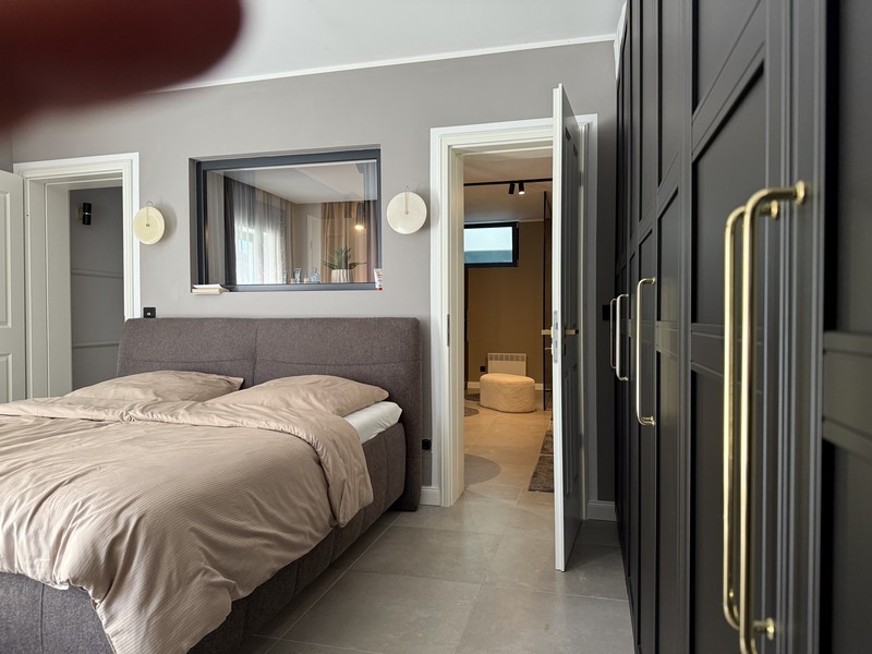 Sovrum med tillgång till badrum