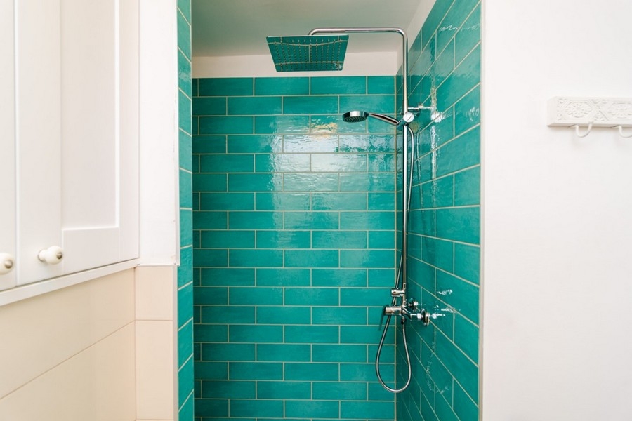 Modernt badrum med dusch