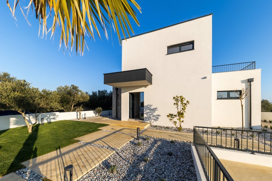 Modern villa - exteriör vy av erbjudande H3880 i Kroatien.