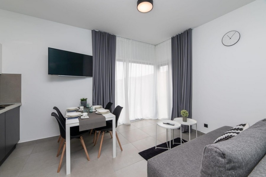 Utsikt in i vardagsrummet i en enhet.