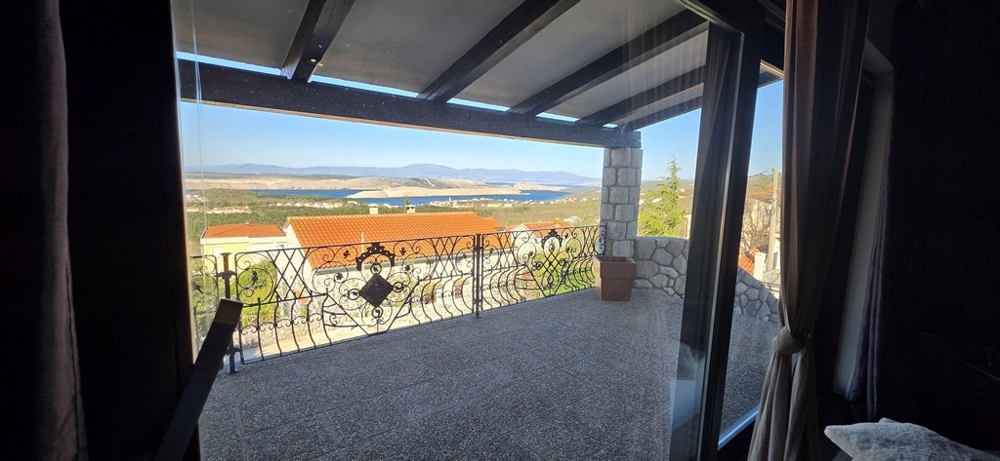 Havsutsikt över fastighetserbjudandet H3889 i Kroatien.