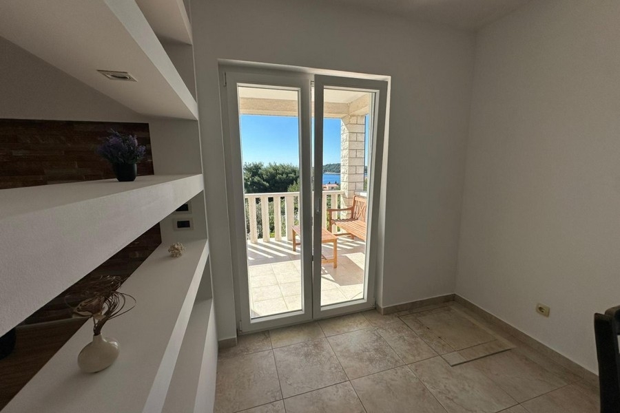 Rum med tillgång till balkong och havsutsikt