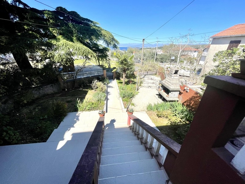 Havsutsikt över huset H3891 i Malinska på Krk.