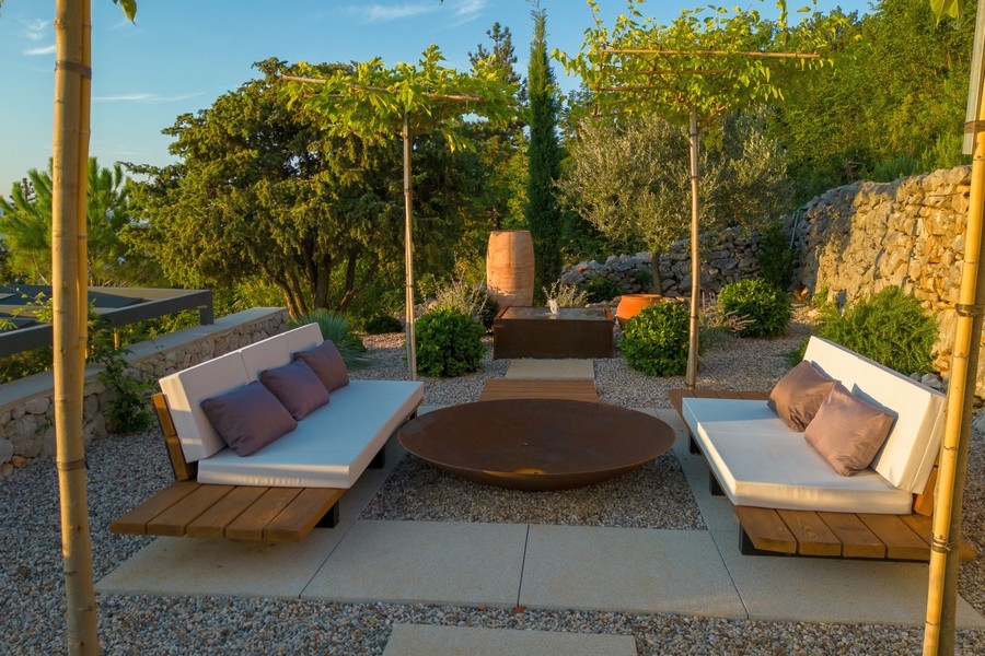 Uppvärmd infinitypool med panoramautsikt