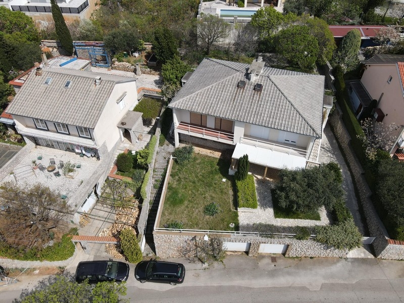 Parhus Kroatien havsutsikt lugnt läge trädgård