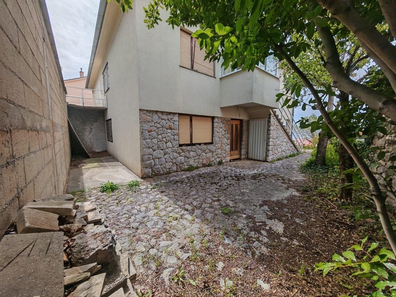 Entré till huset H3893.