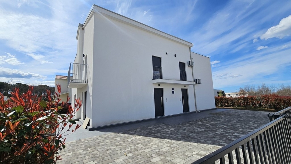 Baksidan av huset H3895, som är till salu nära Porec i Istrien.