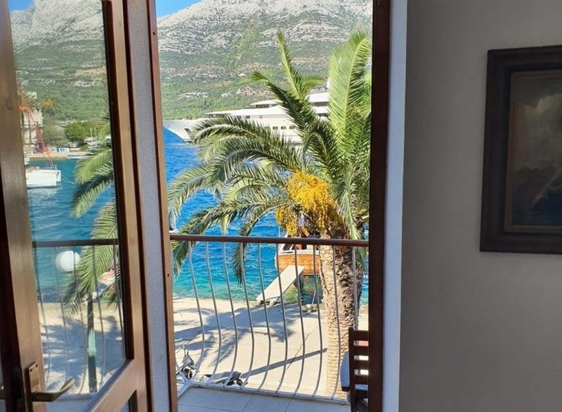 Radhus H3906 i centrum av Korcula till salu.