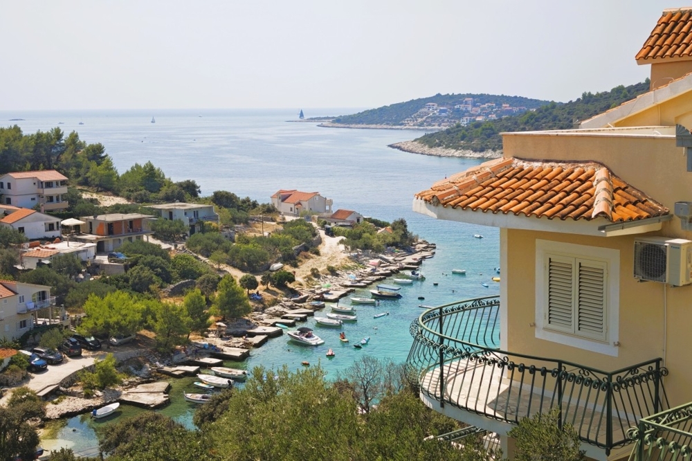 Hus med havsutsikt till salu i Kroatien - H3910 Rogoznica.