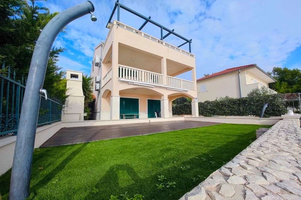 Lägenhetsvilla i Rogoznica till salu - H3911