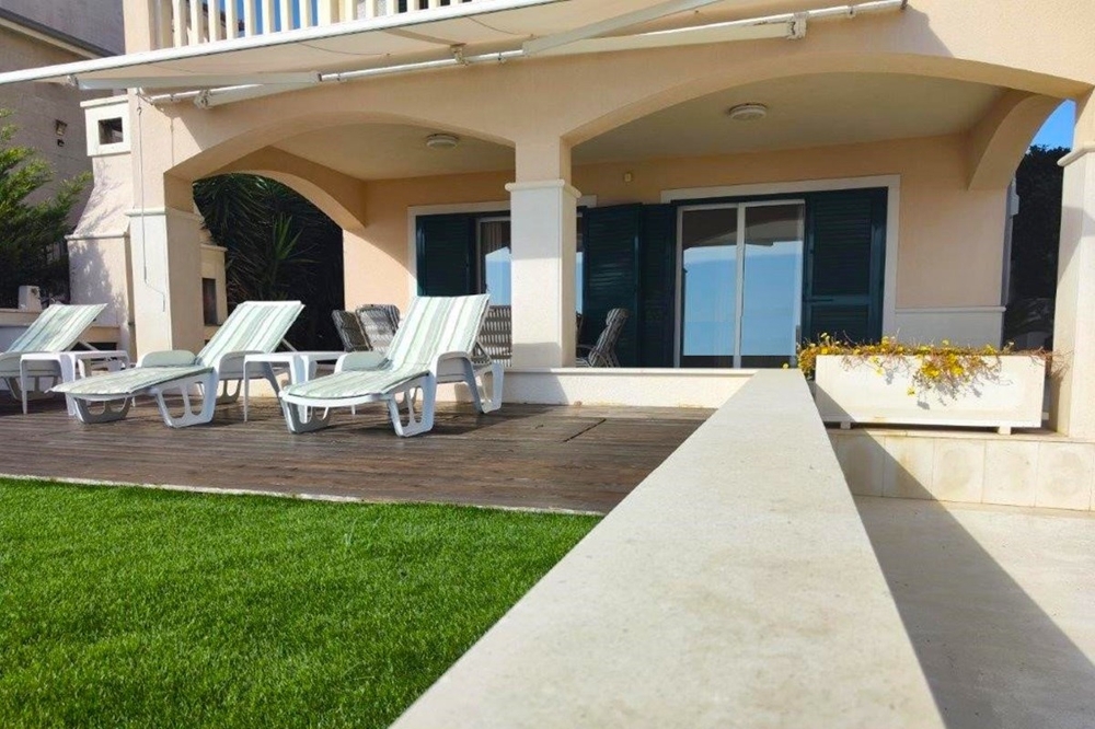 Terrass till Villa H3911 i Rogoznica.